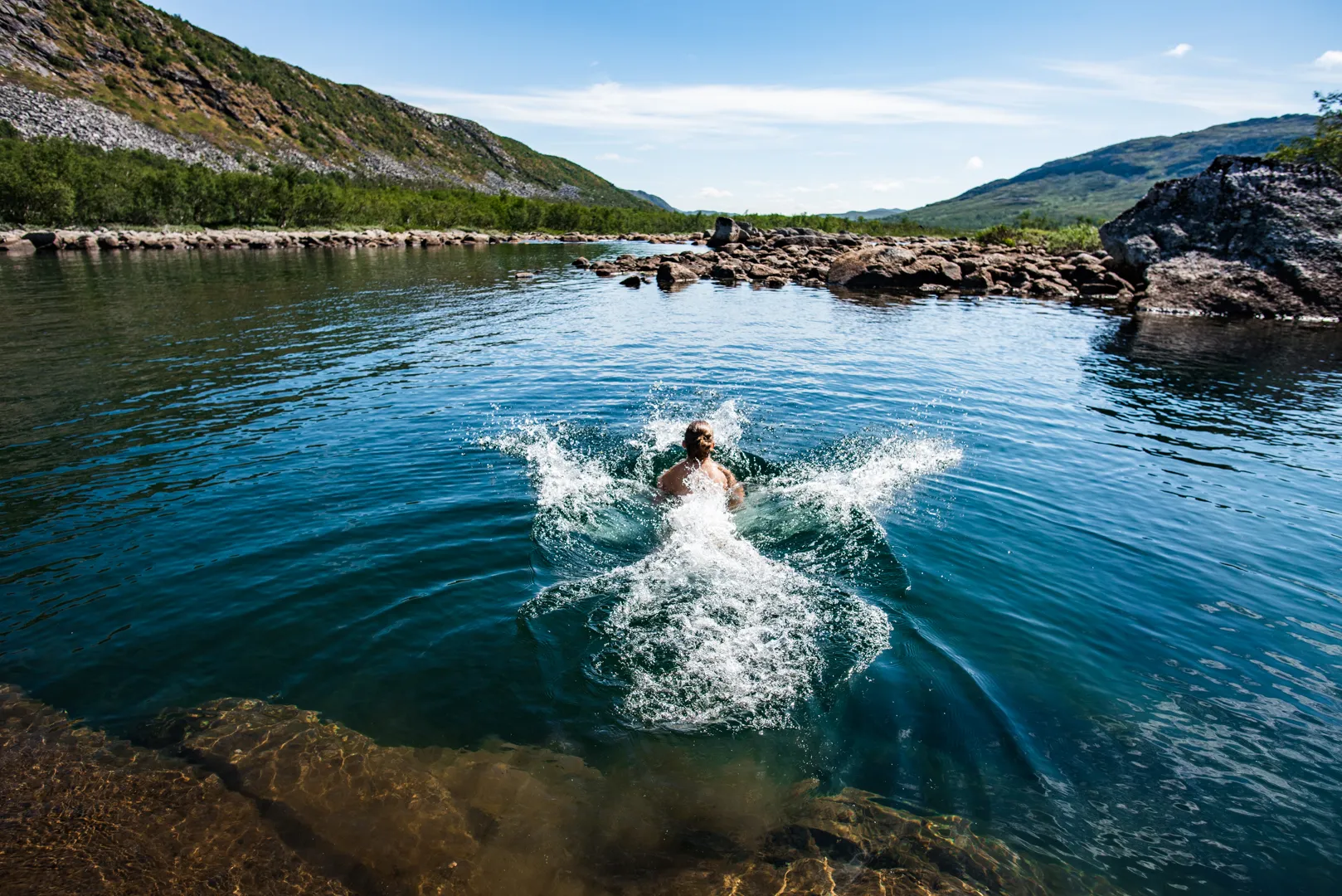 Bild med outdoorlivskänsla och nordisk ton.