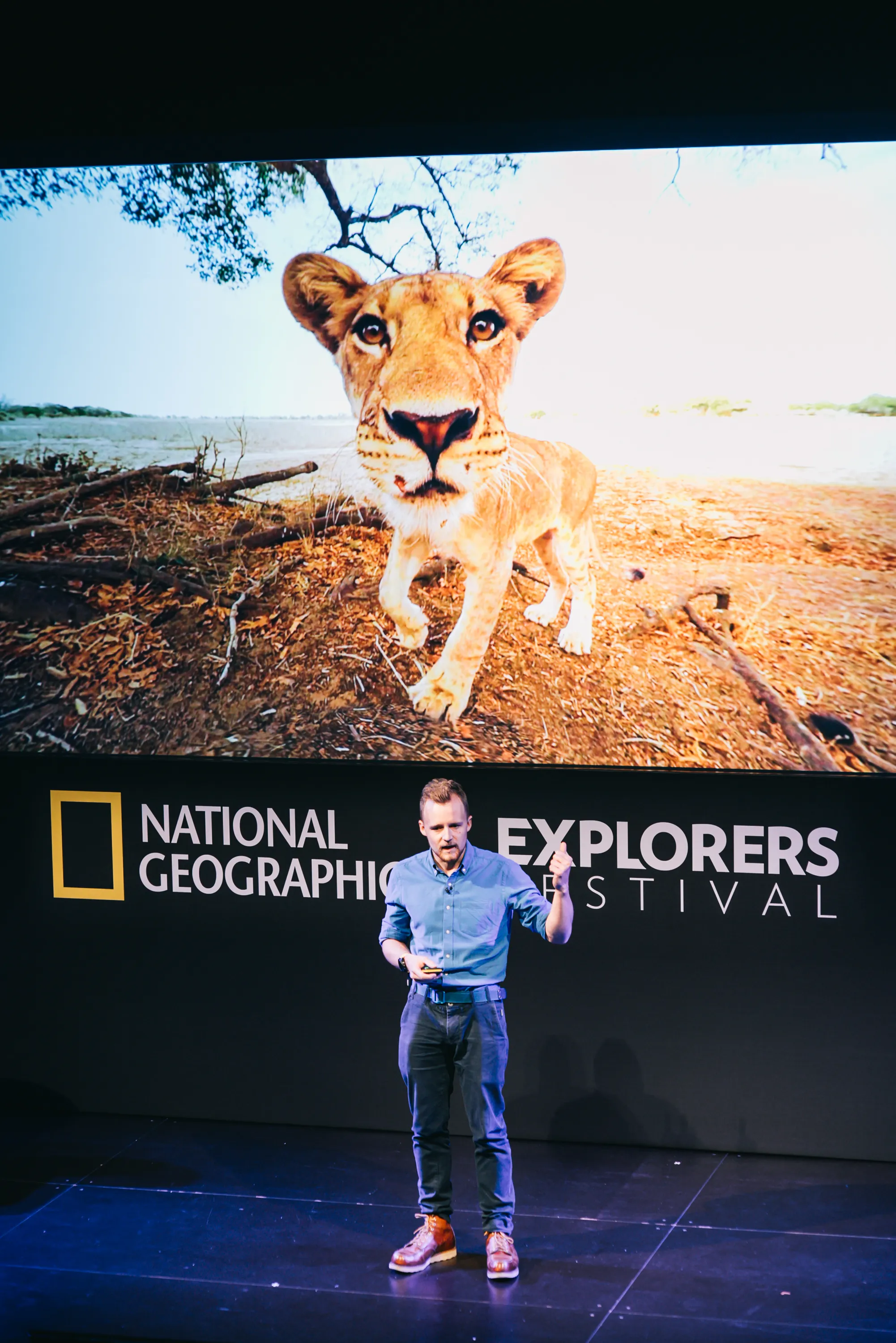Martin Edström talking about filming Gibson the Lion at a National Geographic event in London, 2018.